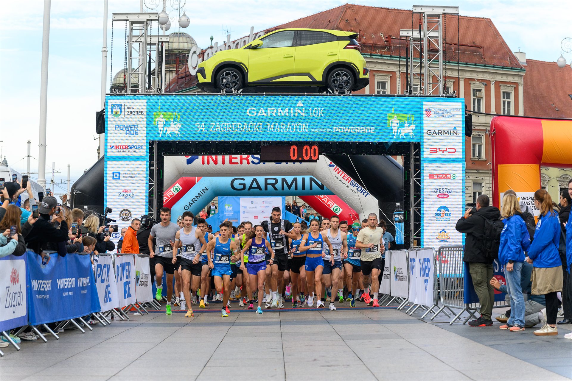 Start of the Garmin 10K race at the 34th Zagreb Powerade Marathon